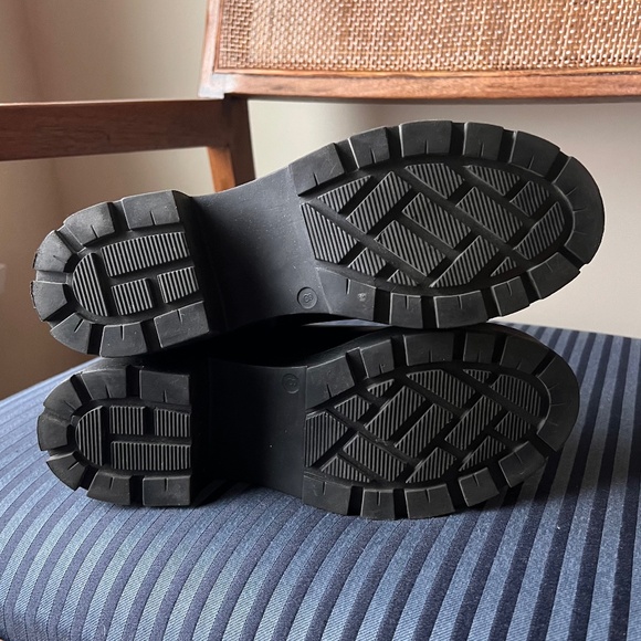 Steve Madden Honored Chelsea Bootie in Black - Picture 7 of 8